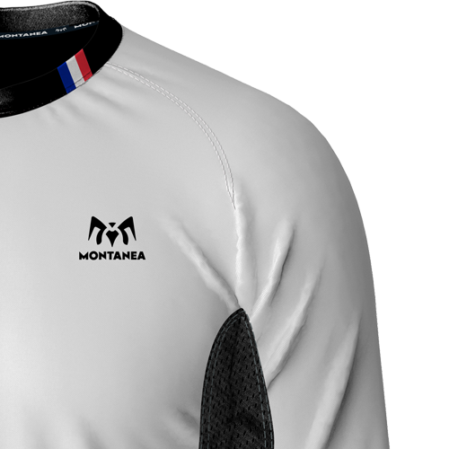 Maillot, signature, Montanea, bike, logo, collection, thème, encolure en V , manche longue, manche raglan, renfort coude, panneau dorsal prolongé, coupe droite, aération coté et dessous de bras, bleu, blanc, rouge, matière TPU anti déchirure coude, jersey respirant alvéolé, tissu technique, élasthanne, jersey Oeko-tex standard 100, manche noire, Meilleur Ouvrier de France.