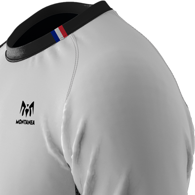 Maillot, signature, Montanea, bike, logo, collection, thème, encolure en V , manche longue, manche raglan, renfort coude, panneau dorsal prolongé, coupe droite, aération coté et dessous de bras, bleu, blanc, rouge, matière TPU anti déchirure coude, jersey respirant alvéolé, tissu technique, élasthanne, jersey Oeko-tex standard 100, manche noire, Meilleur Ouvrier de France.