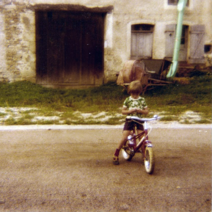 Frédéric a vélo rue de la bouverie, Heuilley le Grand en 1976